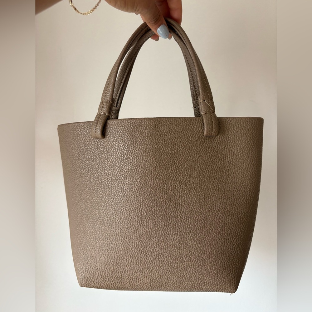 The Row Park Small Leather Tote Bag - Picture 2 of 11